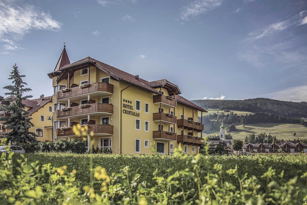 Hotel Cristallo — hotel in Dobbiaco