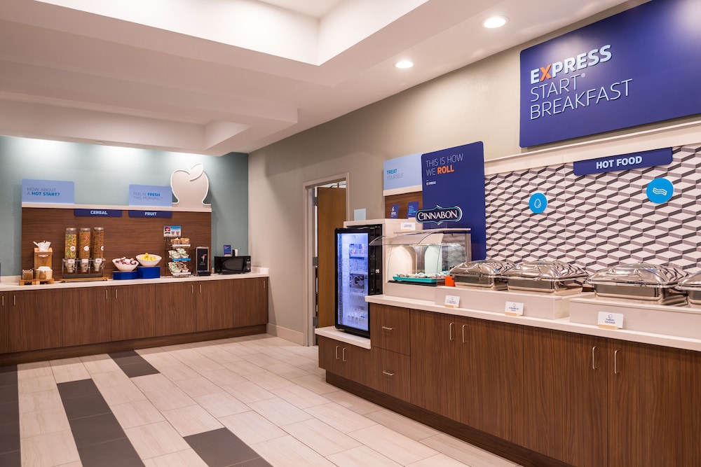 Holiday Inn Express Hotel & Suites Tampa Anderson Rd Veteran by IHG - photo 46