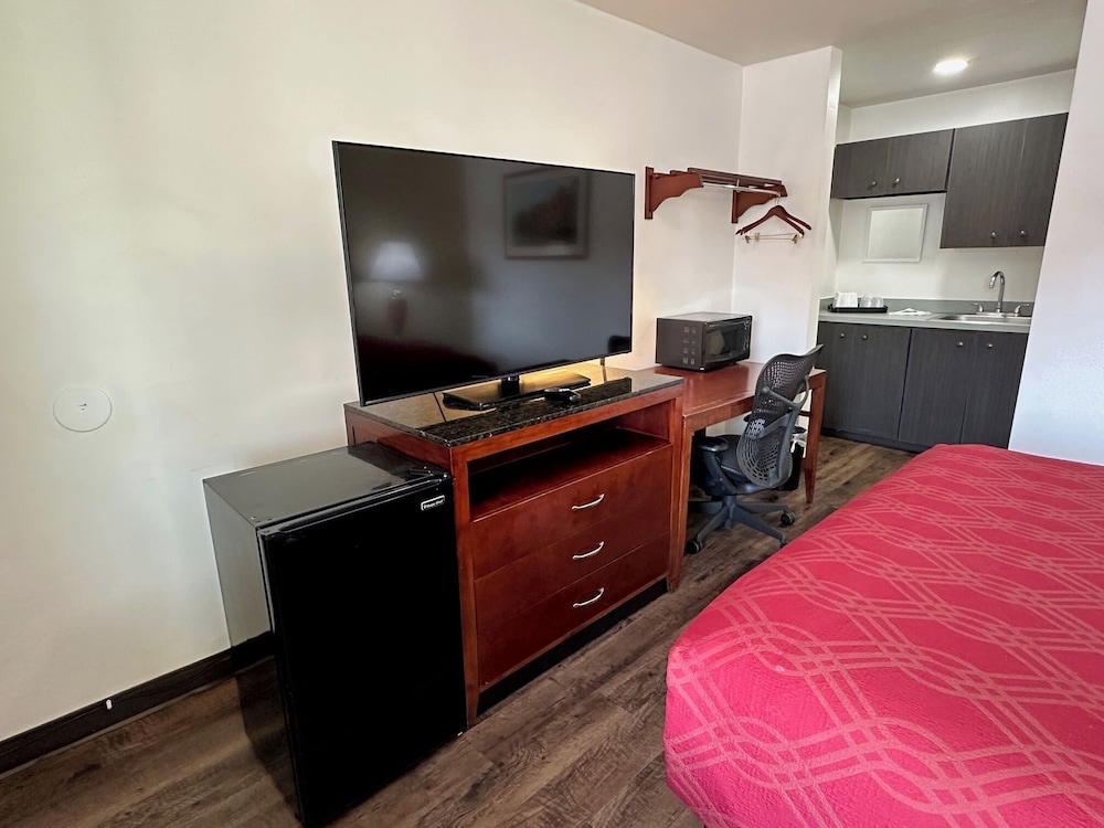 Desert Sands Inn & Suites - photo 7
