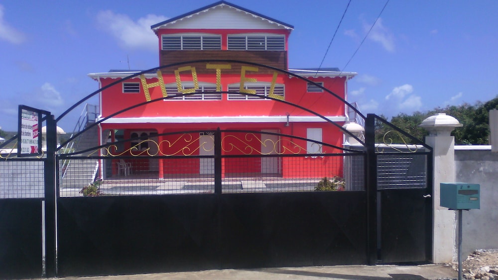 Locations Plus in Port-Louis, Guadeloupe