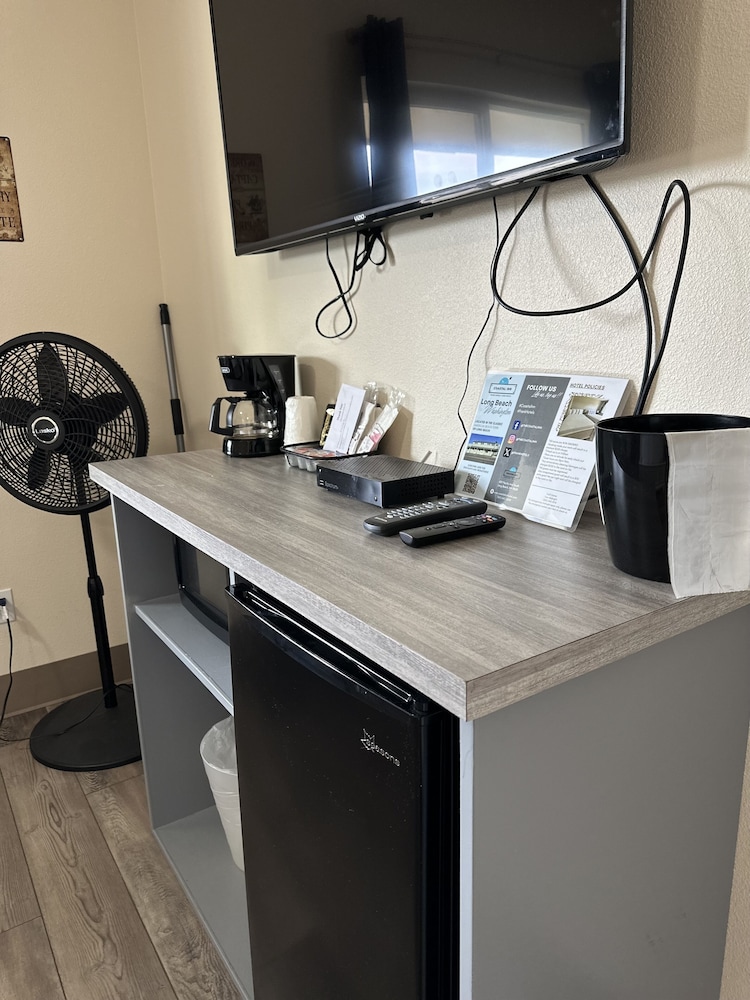 The Coastal Inn and Suites - photo 45