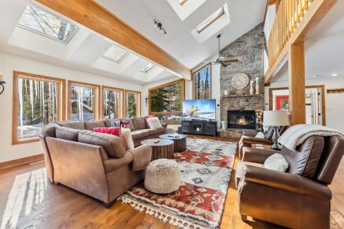 Apres Ski Haven Pet Friendly with Private Hot tub in Breckenridge, United States