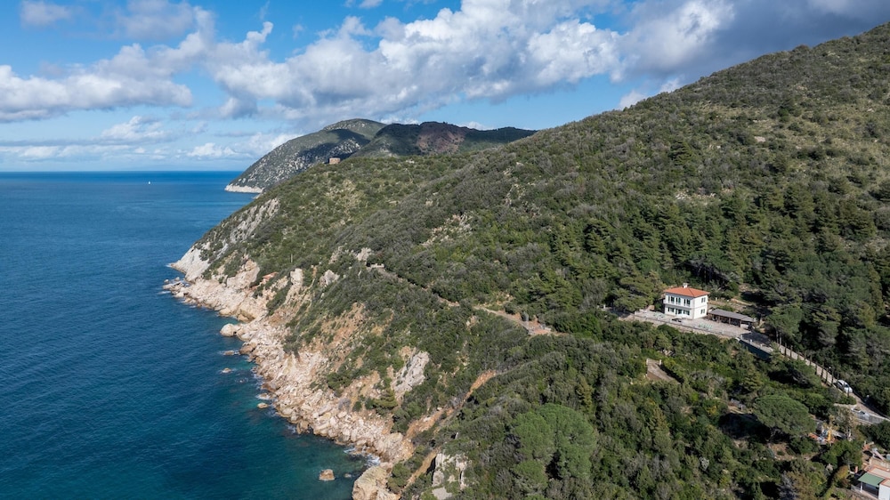 Villa Meraviglia 8 Emma Villas — 4-Star Luxury Hotel in Rio Marina, Italy
