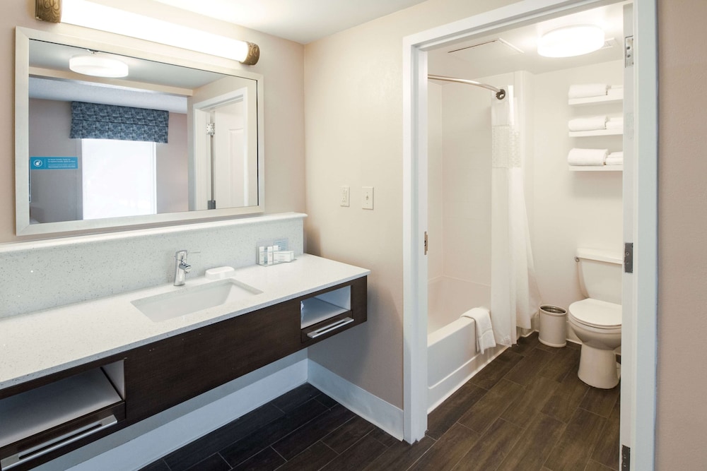 Hampton Inn & Suites Huntsville Hampton Cove - photo 20
