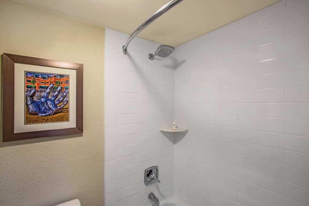 La Quinta Inn & Suites by Wyndham DC Metro Capital Beltway - photo 34