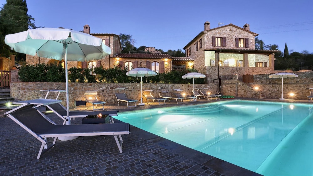 La Vecchia Fonte 15 Emma Villas — 4-Star Luxury Hotel in Volterra, Italy