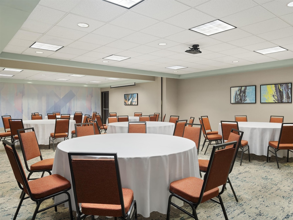 Hilton Garden Inn Albuquerque Airport - photo 35