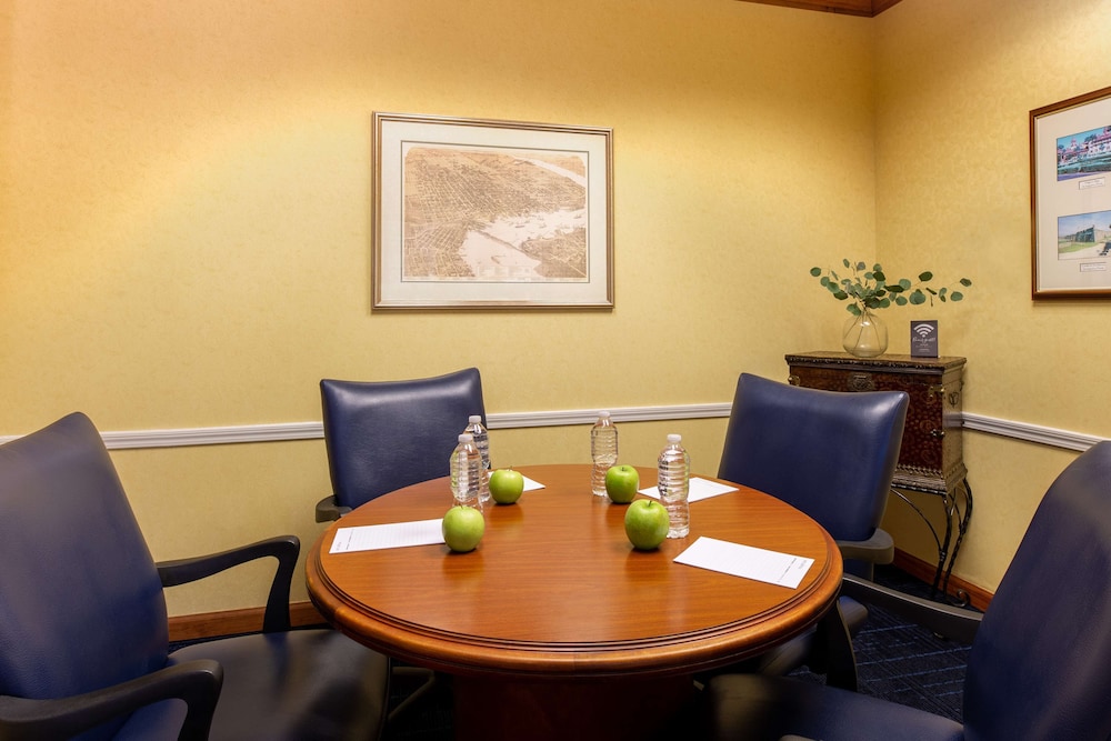 Hampton Inn & Suites Jacksonville Deerwood Park - photo 69