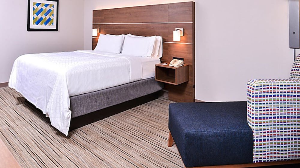 Holiday Inn Express Hotel & Suites Mount Pleasant by IHG - photo 17