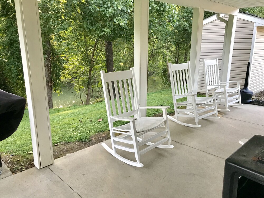 Oak Tree Inn - photo 23