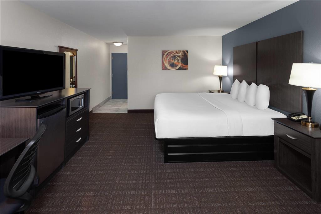 Baymont by Wyndham Chester IL - photo 18