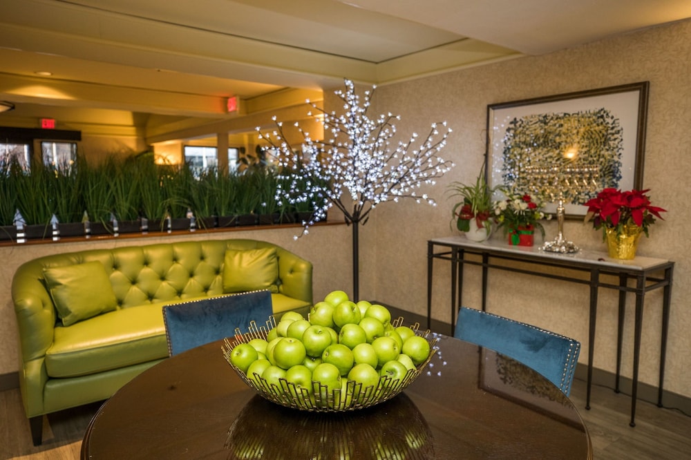 Maple Tree Inn - photo 3