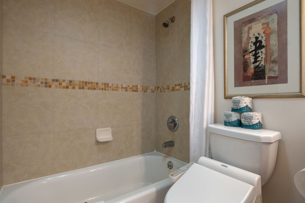 Waikiki Banyan Ocean View Tower 2 Suite 2310 - photo 14