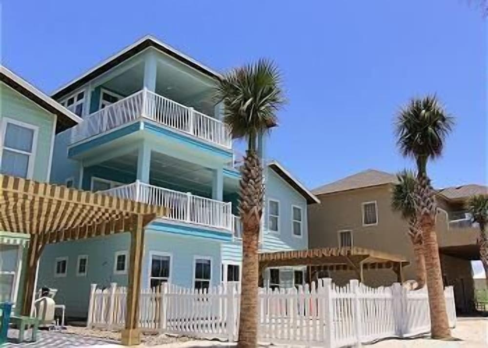 Gulfwaters Beachfront Resort 101 102 - last minute hotel in Port Aransas