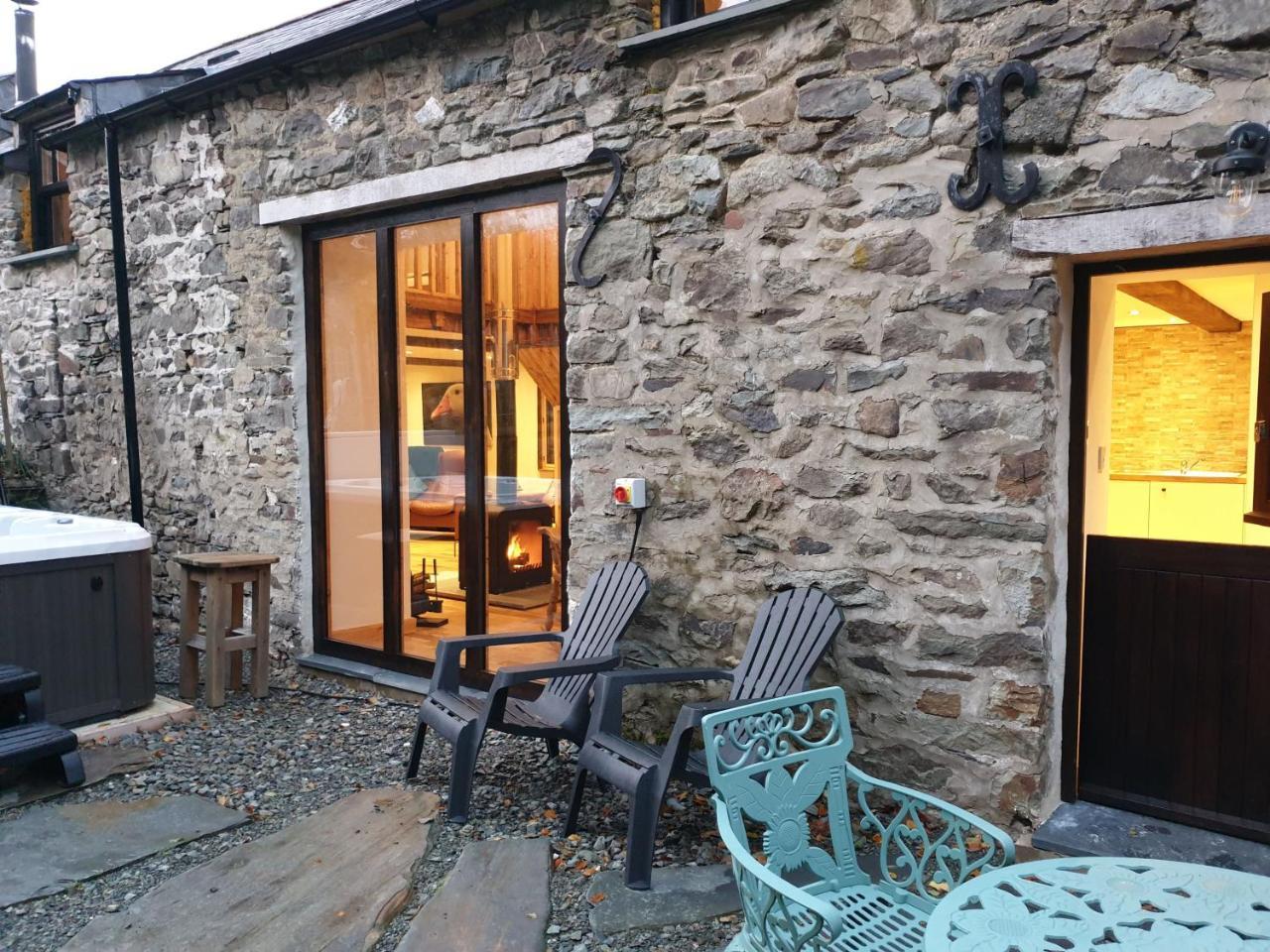 Galleri hot tub 2 bed ensuite in Llandysul, United Kingdom