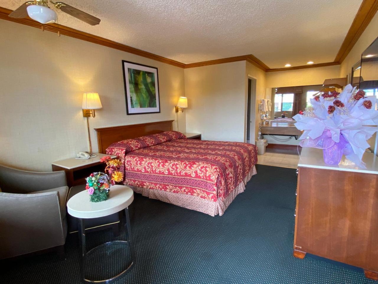 New Century Inn - photo 6