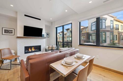 Riverfront Lodge 109 by East West Hospitality — 4-Star Luxury Hotel in Avon, United States