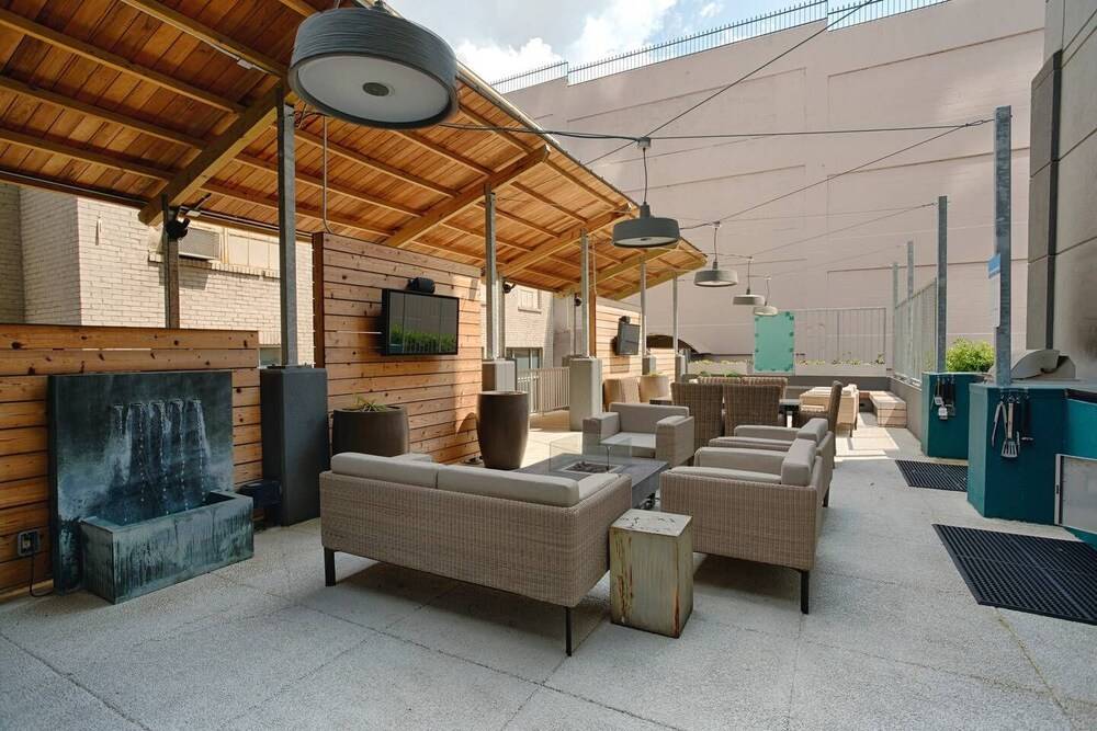 Skyline Suite with Penthouse & Rooftop Deck 6BR by Maddox Hotel - photo 38