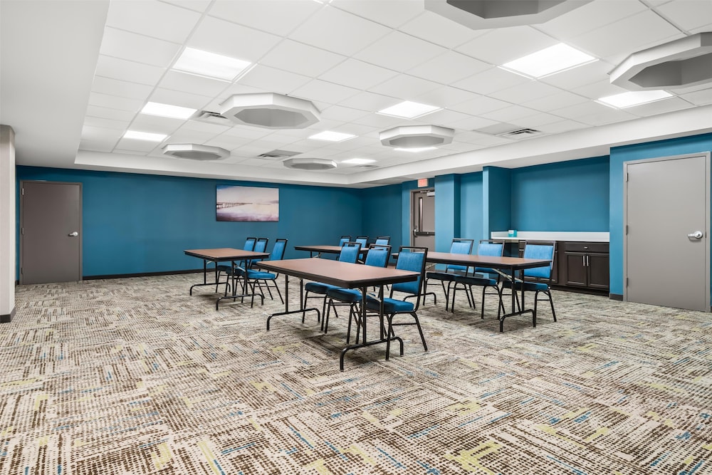 Hampton Inn Elkton - photo 37
