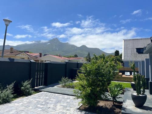 28 on Symonds Luxstudio 2 — 4-Star Luxury Hotel in George, South Africa