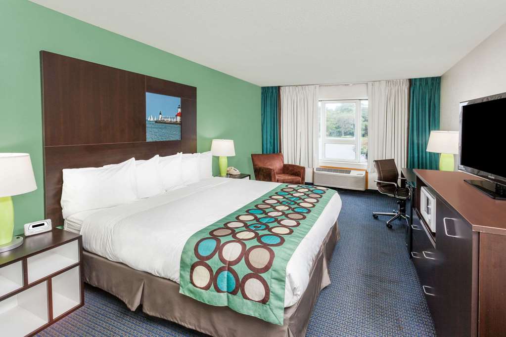 Super 8 by Wyndham Stevensville St. Joseph - photo 7