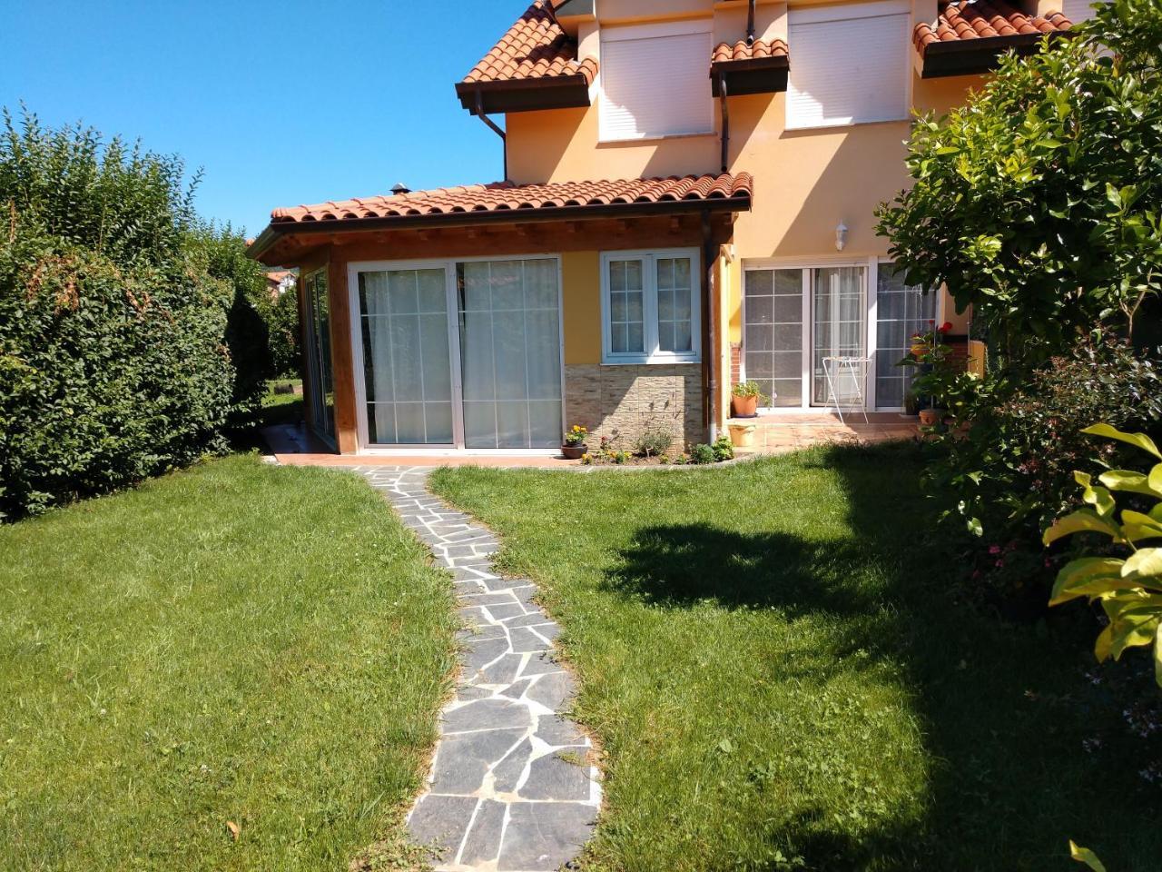 Alojamiento Castillo — hotel in Arnuero