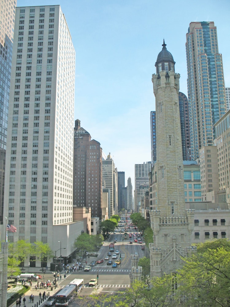 Holiday Inn Express Chicago Magnificent Mile - photo 59