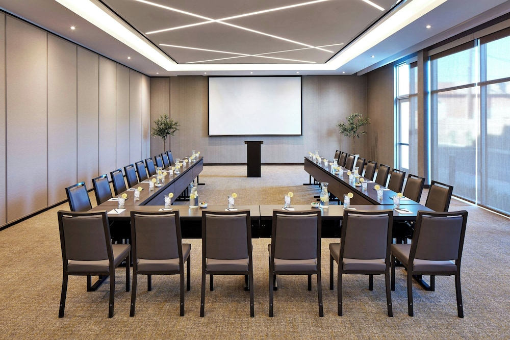 SpringHill Suites by Marriott Los Angeles Downey - photo 36