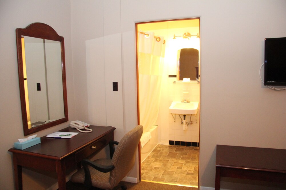Green Acres Hotel - photo 7