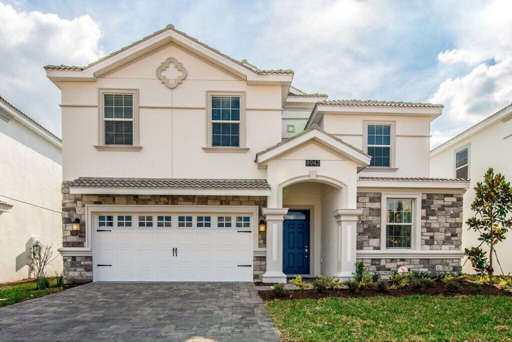 8942tw 8 Bedroom Villa by RedAwning — 4-Star Luxury Hotel in Davenport, United States