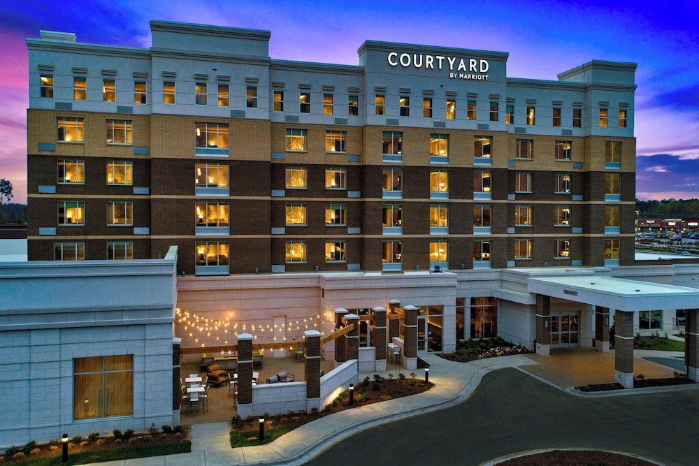 Courtyard by Marriott Raleigh Cary Parkside Town Commons - carbon neutral hotel in Morrisville