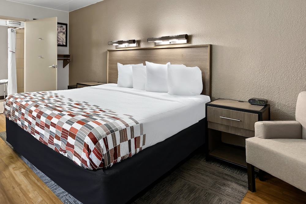 Red Roof Inn Cleveland Independence - photo 14