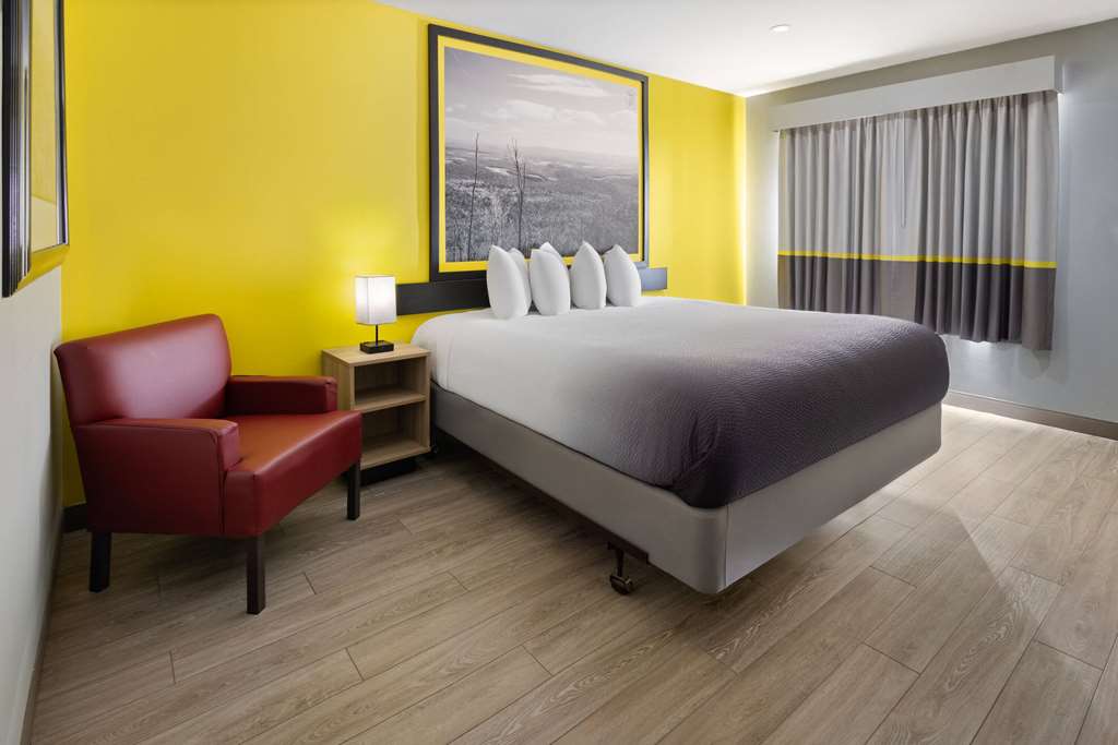 Super 8 by Wyndham Hazleton - photo 8