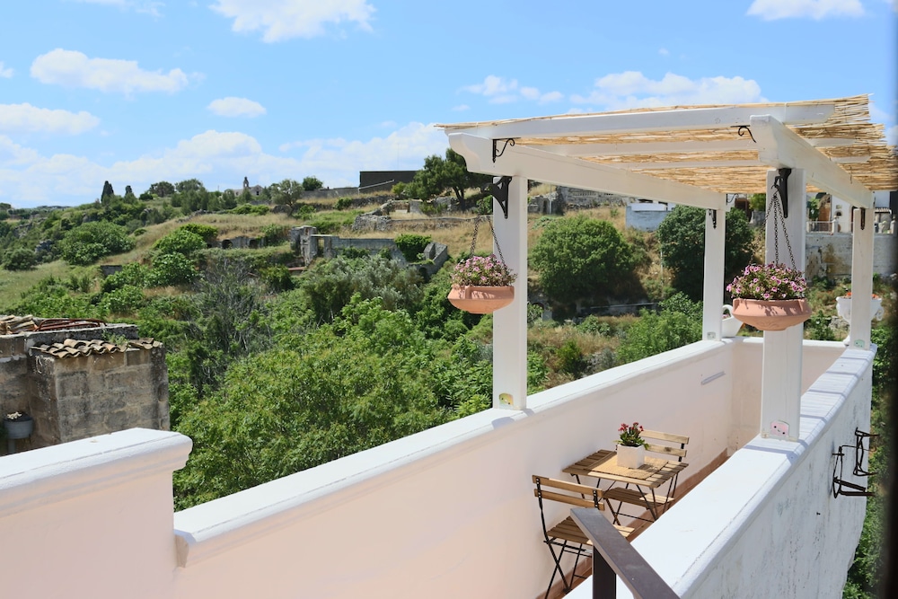 La Ferula Casa Vacanze — 4-Star Luxury Hotel in Laterza, Italy