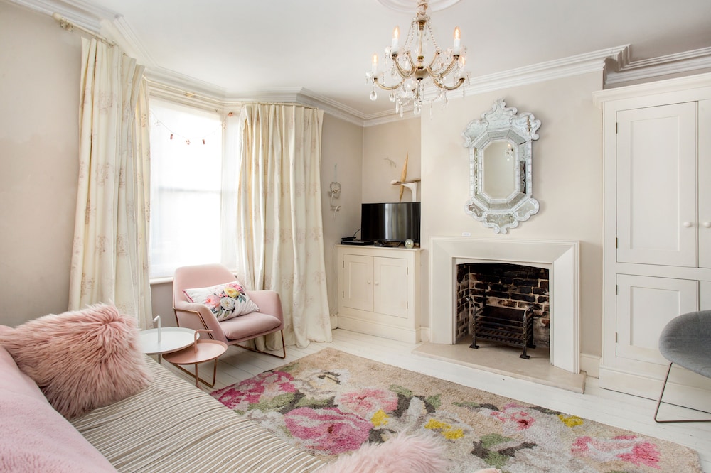 No. 81 Tower Street in Winchester, United Kingdom