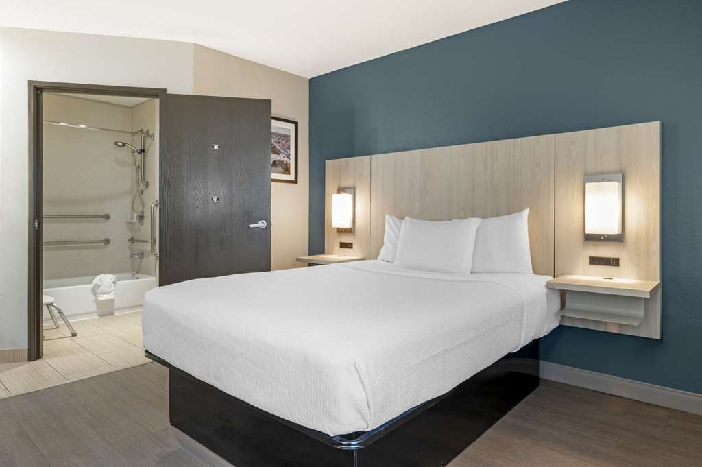 Best Western Plus Lafayette Hotel University Area - photo 16