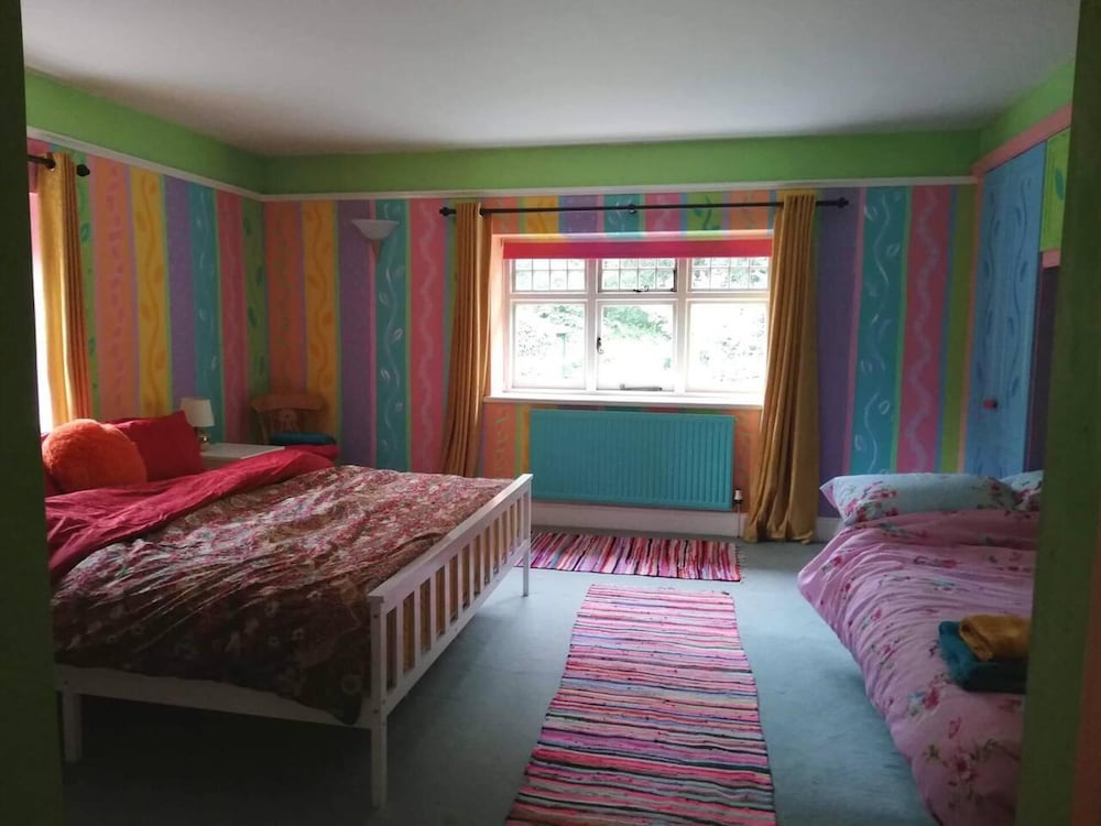 Colourful Forest of Dean Pikehouse — Lydney — photo 3