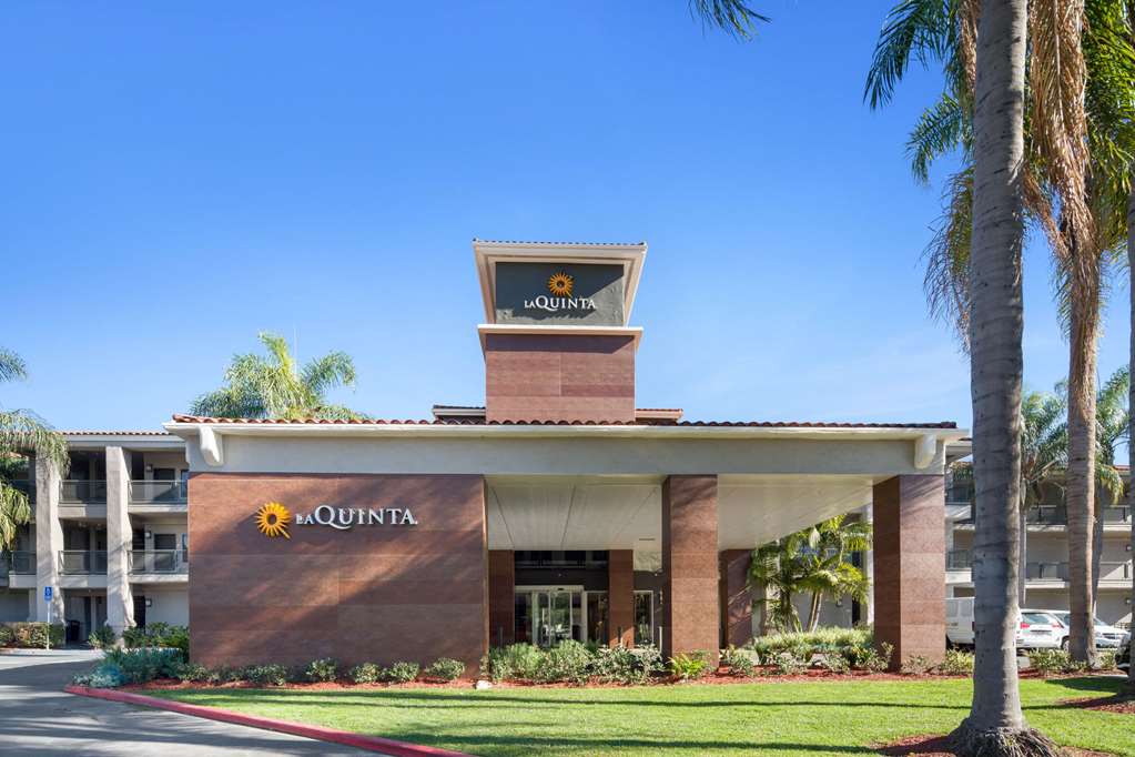 La Quinta Inn & Suites by Wyndham Orange County Airport - featured photo