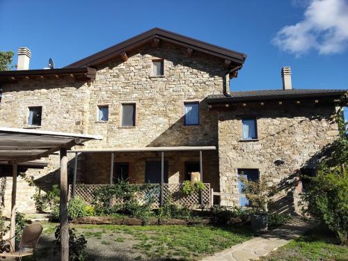 Momo 1741 4BR Historic stone house in the Apennines — 4-Star Luxury Hotel in San Martino, Italy