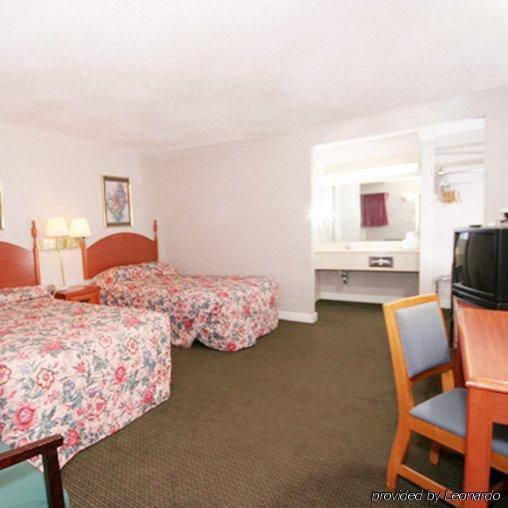 Regency Inn & Suites Greensboro - photo 7