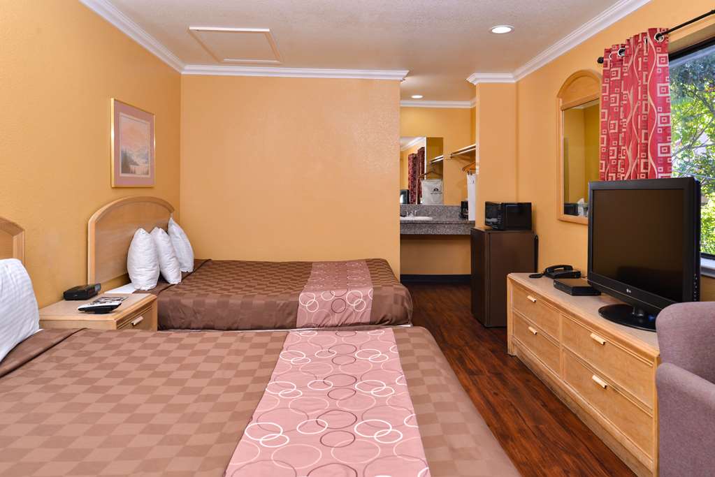 Americas Best Value Inn & Suites Clearlake Wine Country - photo 12