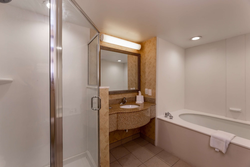 Hampton Inn & Suites Jacksonville Deerwood Park - photo 50