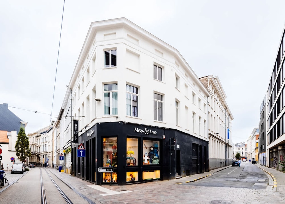 Trendy Modern Corner Studio With a View of Ghent — 4-Star Luxury Hotel in Gent, Belgium