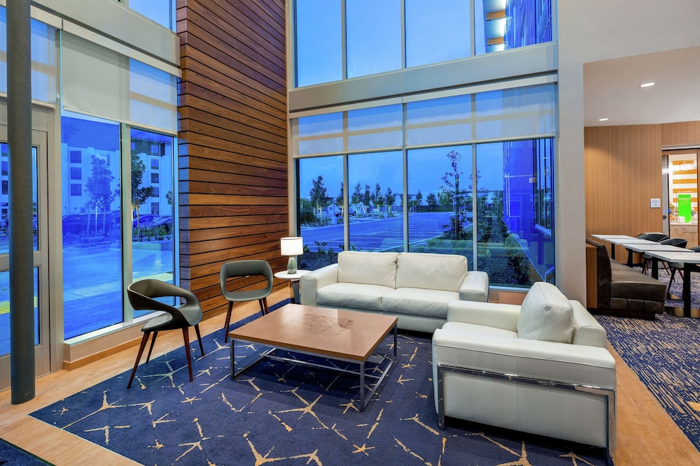 Hampton Inn & Suites San Diego Airport Liberty Station - photo 8