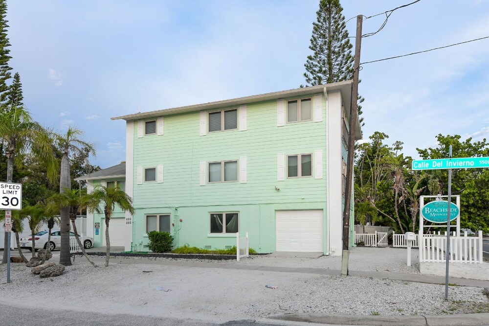 A Shore Thing by Beachside Management in Siesta Key, United States