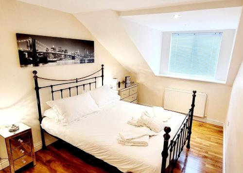 Apartment 4 striking 2 bedroom luxury apartment close to town mainline rail & theatre — 4-Star Luxury Hotel in Darlington, United Kingdom