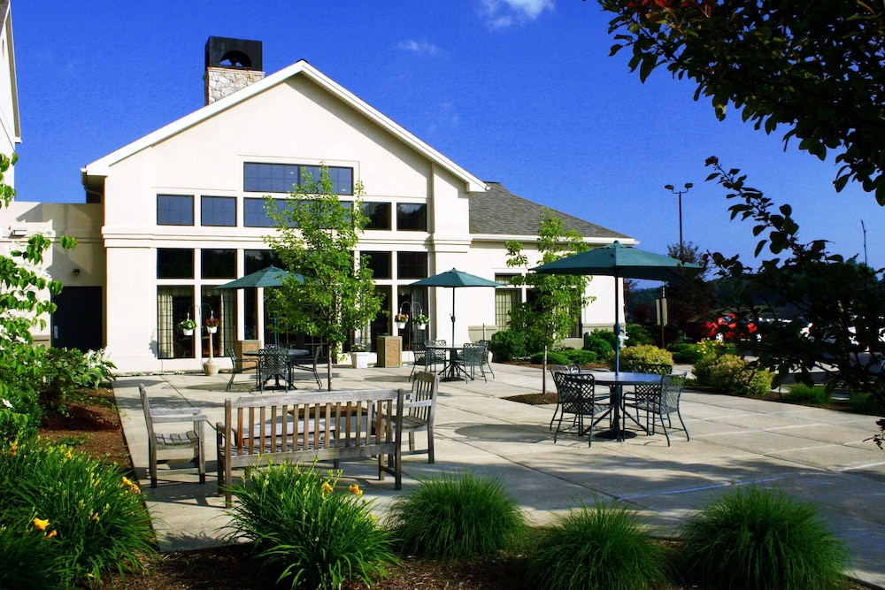 Hampton Inn & Suites Binghamton Vestal - photo 33