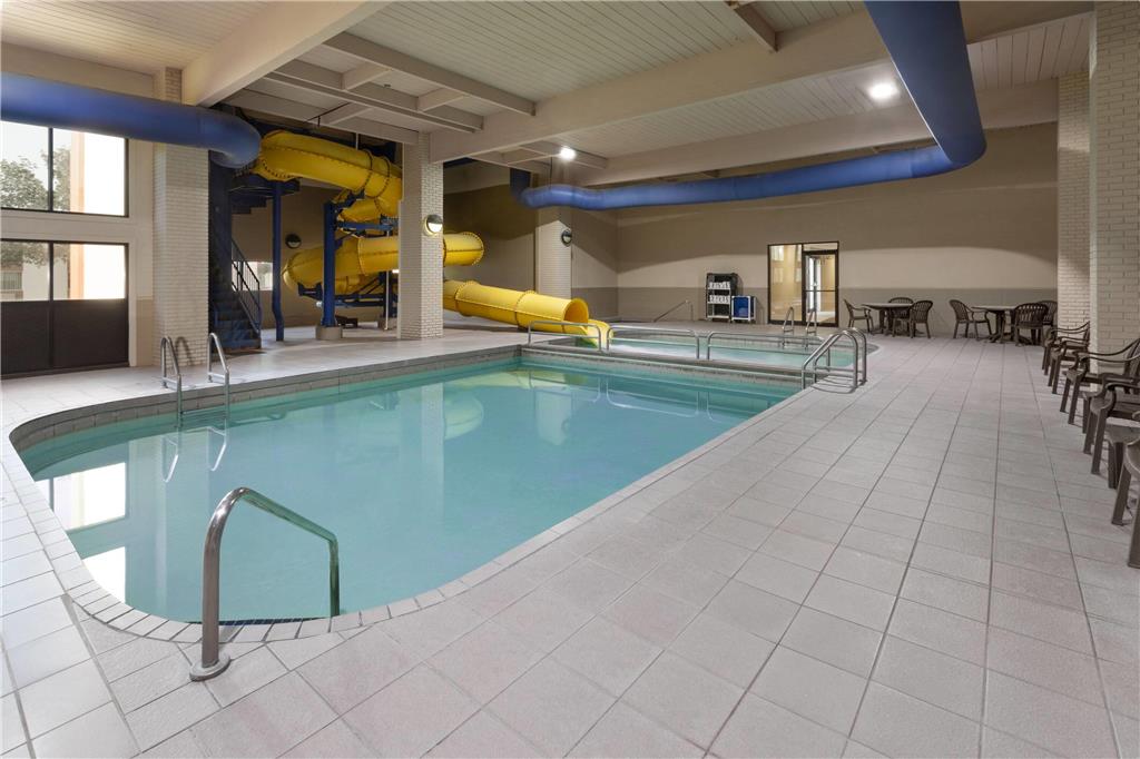 Baymont by Wyndham Jamestown Conference Center & Water Park - photo 7