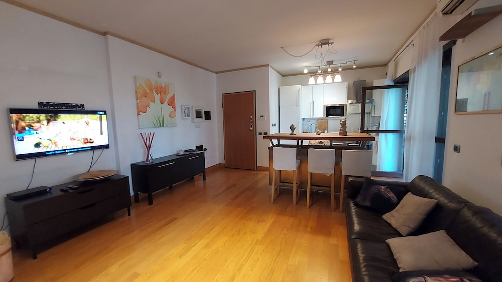 Home Sorbara Luxury Home No01 — 4-Star Luxury Hotel in Rome, Italy
