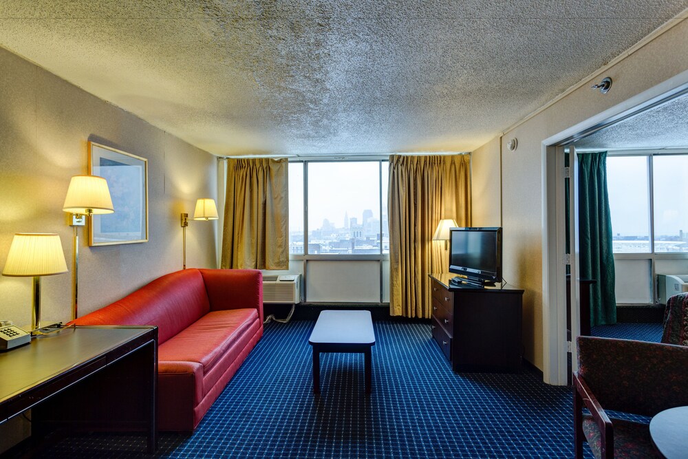 University Hotel & Suites - photo 14